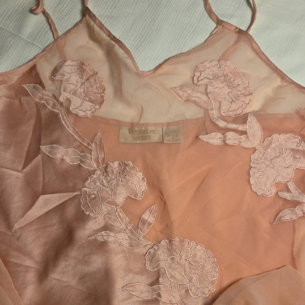 Victoria's Secret VINTAGE Peach Nightgown,SZ M. - Picture 3 of 4